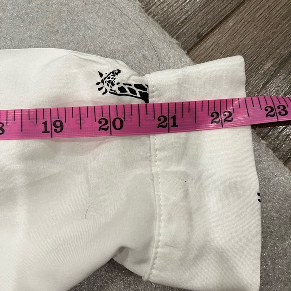 [L]Jane Delancy White Button-Up Shirt with Giraffe Print - Picture 8 of 8